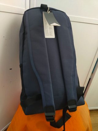 Mochila Adidas azul y negra 14x26. 5x46 cm