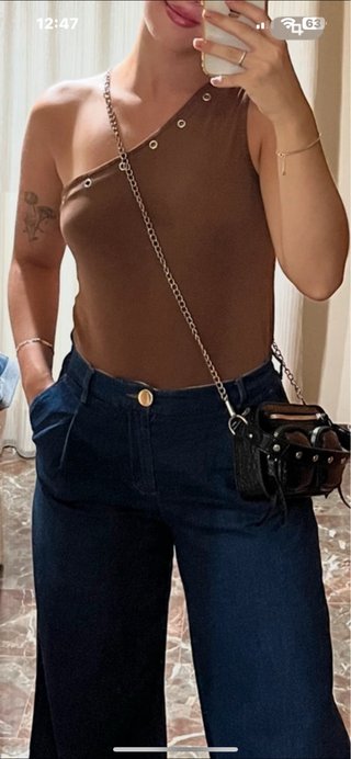 Camiseta asimetrica Zara