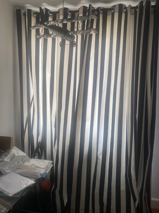 2 Cortinas Rayas Beige/Negro con Barra Negra