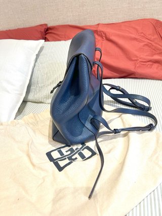 Mochila piel azul marino Gloria Ortiz