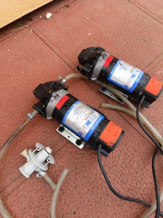 2 Bombas de presión Shurflo