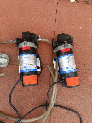 2 Bombas de presión Shurflo