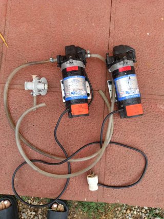 2 Bombas de presión Shurflo