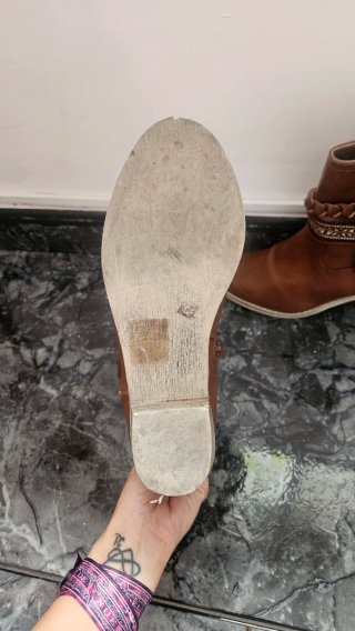 Botines Marrones con Detalle Trenzado