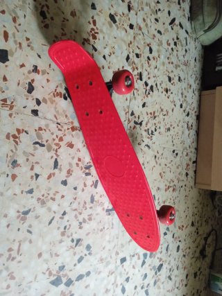 Monopatín rojo