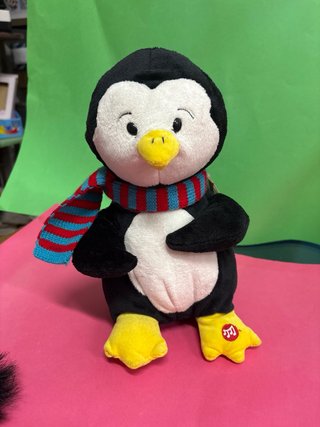 Peluches musicales burro y pingüino