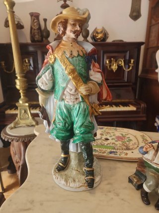 Escultura de Cerámica Mosquetero