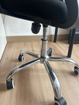 Silla de escritorio ergonómica negra