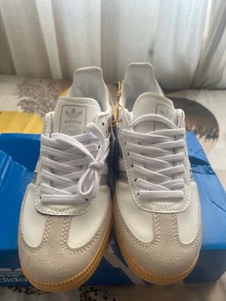 Adidas Samba Blanco y Plata Talla 39 1/3