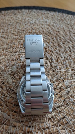 Reloj Seiko 5 Automático Negro y Plateado