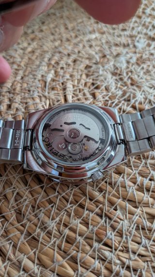 Reloj Seiko 5 Automático Negro y Plateado