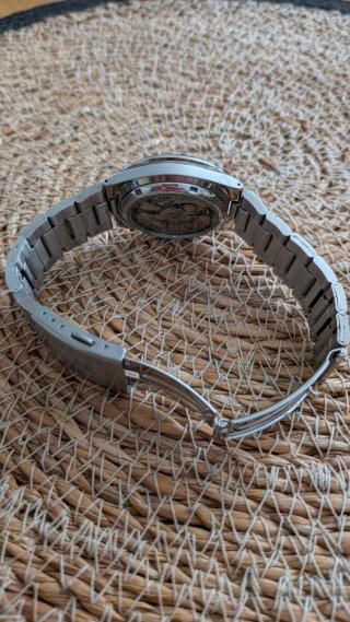 Reloj Seiko 5 Automático Negro y Plateado