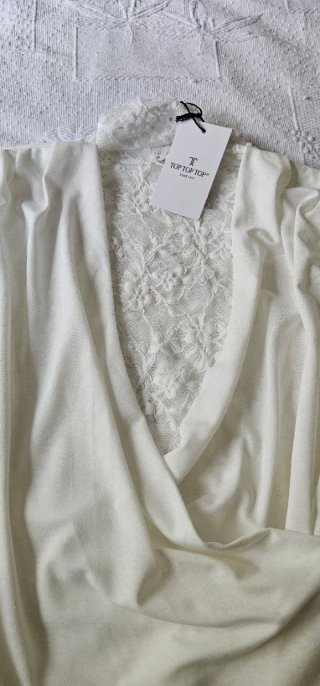 Blusa / Body blanco elegante con encaje