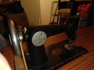 Máquina de coser Sigma con mueble