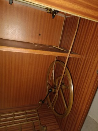 Máquina de coser Sigma con mueble
