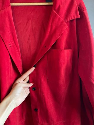 Chaqueta roja intensa