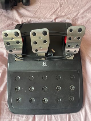 Volante Logitech G25 con pedales y cambio