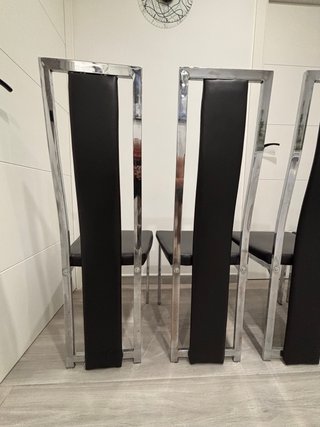 URGE!Juego de 4 sillas polipiel negras y cromo