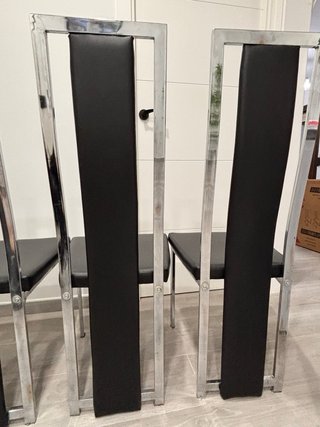 URGE!Juego de 4 sillas polipiel negras y cromo