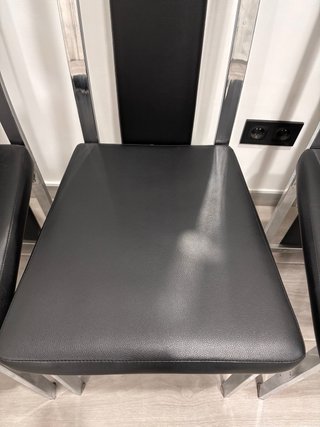URGE!Juego de 4 sillas polipiel negras y cromo