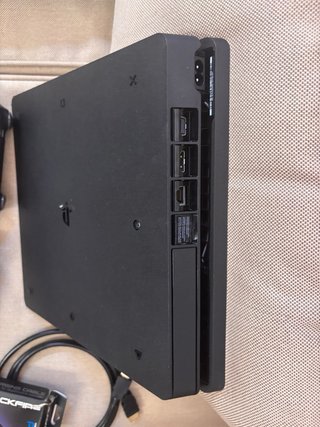 PS4 (PlayStation 4) con 2 mandos