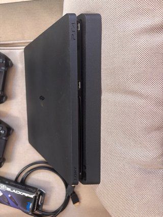 PS4 (PlayStation 4) con 2 mandos