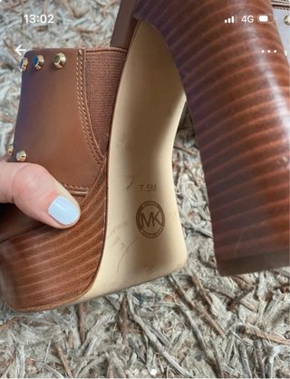 Tacones Michael Kors Marrones con Tachuelas Dorada