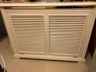 Mueble cubre radiador de madera