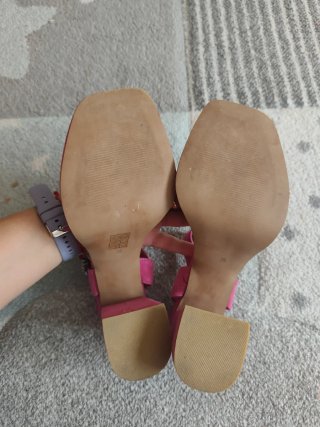 Zapatos de fiesta fucsia con pedrería