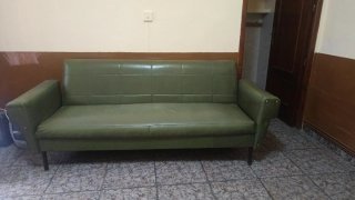 Sofá cama piel sintética verde