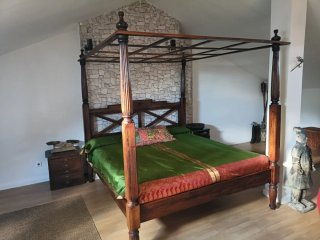 Cama Balinesa Madera y Tela
