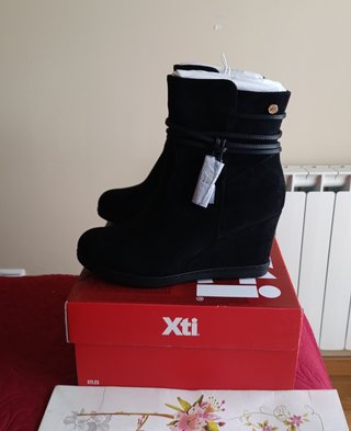 Botines cuña negros Xti talla 39 nuevos