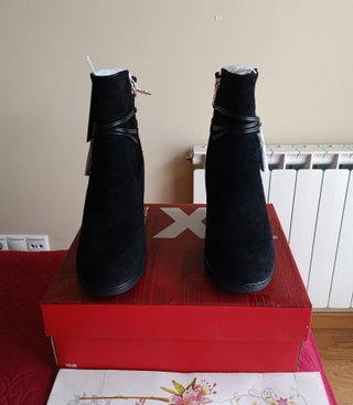 Botines cuña negros Xti talla 39 nuevos