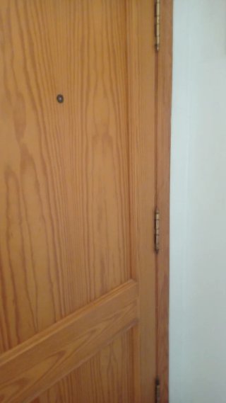 Puerta de entrada de madera