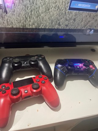 PS4 Slim con 3 mandos y 8 juegos