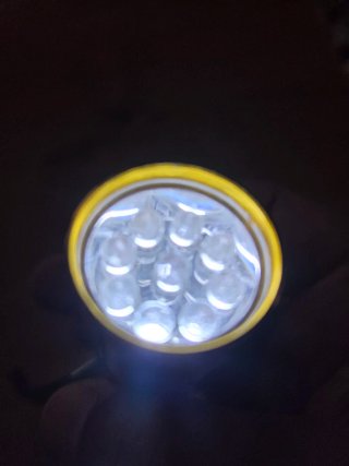 Linterna LED Compacta Dorada