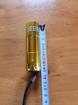 Linterna LED Compacta Dorada