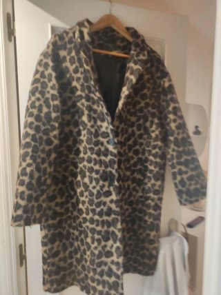 Abrigo estampado leopardo oversize