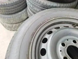 Mercedes Vito 215 65 R15 - Rueda de repuesto