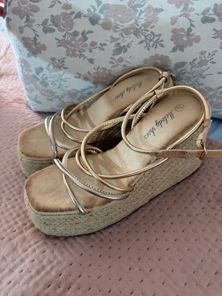 Sandalias de Plataforma Doradas Melody Shoes