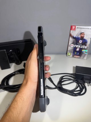Nintendo Switch V2 completa con FIFA 23