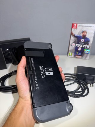 Nintendo Switch V2 completa con FIFA 23