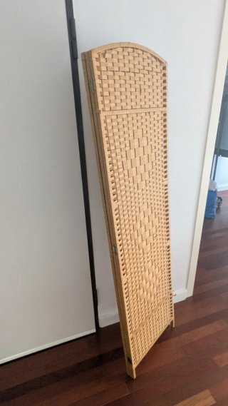 Biombo de Mimbre y Madera.