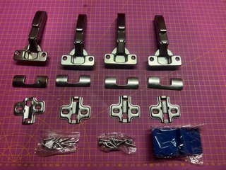 8 BISAGRAS PARA MUEBLES CON AMORTIGUACION. NUEVAS.