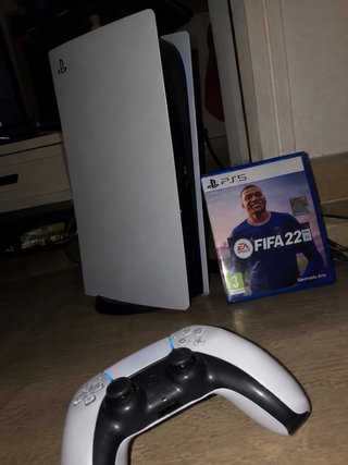 PACCHETTO PS5 + Controller + FIFA 22