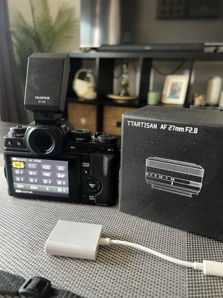 Cámara Fujifilm X-T1 con accesorios