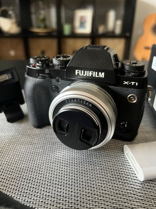 Cámara Fujifilm X-T1 con accesorios