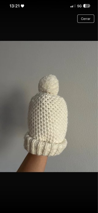 Gorro de lana tejido blanco con pompón