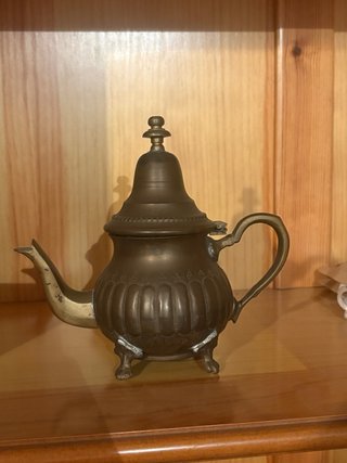 Tetera decorativa de latón