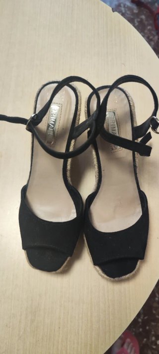 Cuñas negras Primark talla 37